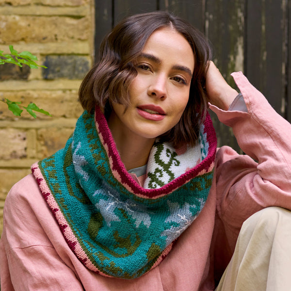 West Yorkshire Spinners Golden Lily Reversible Cowl Kit